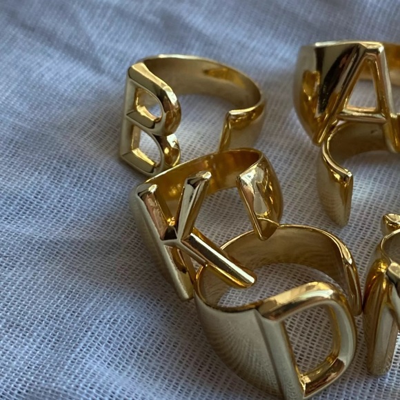 bold + classy initial ring - Picture 4 of 10